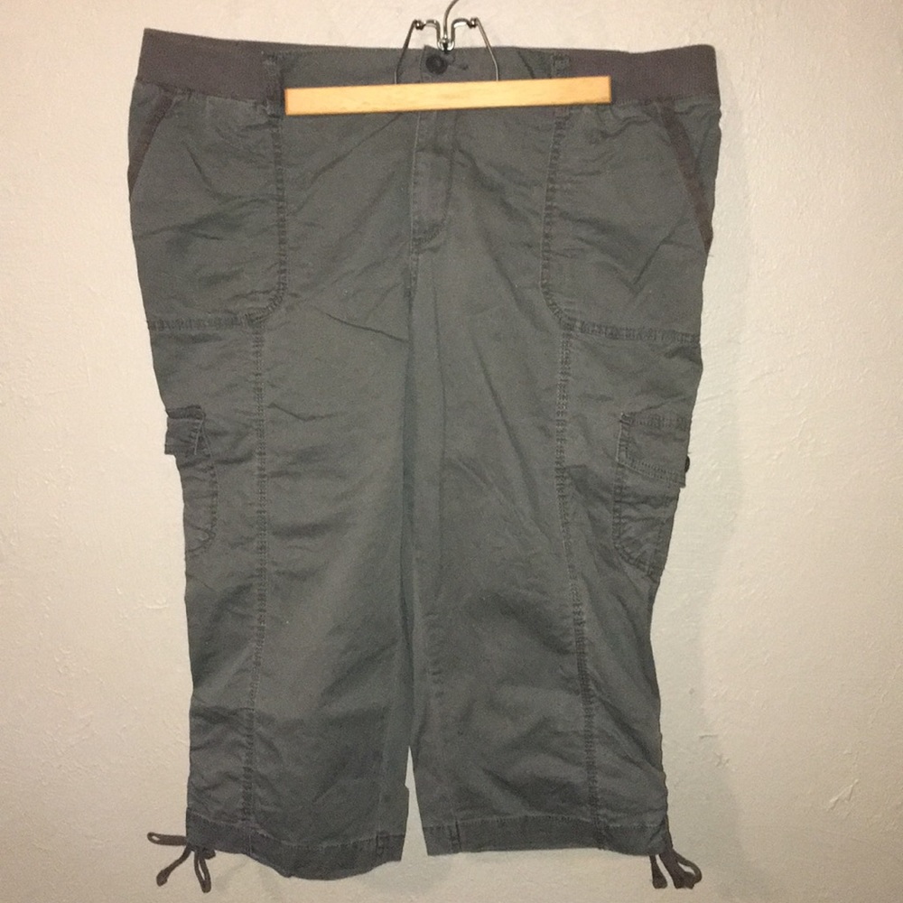 SOMONA Olive Color Stretchy Capris.